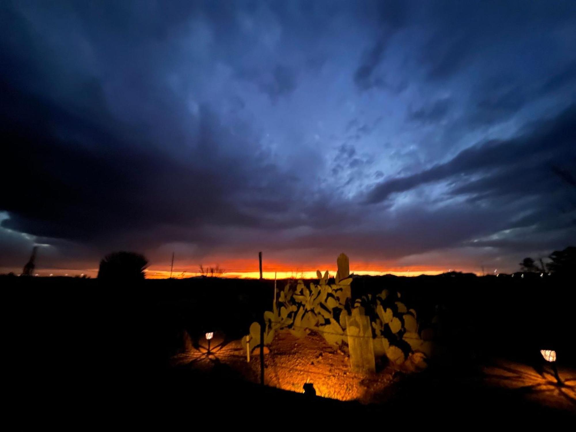Hole In The Wall Getaway - Usa Mexico Border Bed And Breakfast Columbus Eksteriør billede