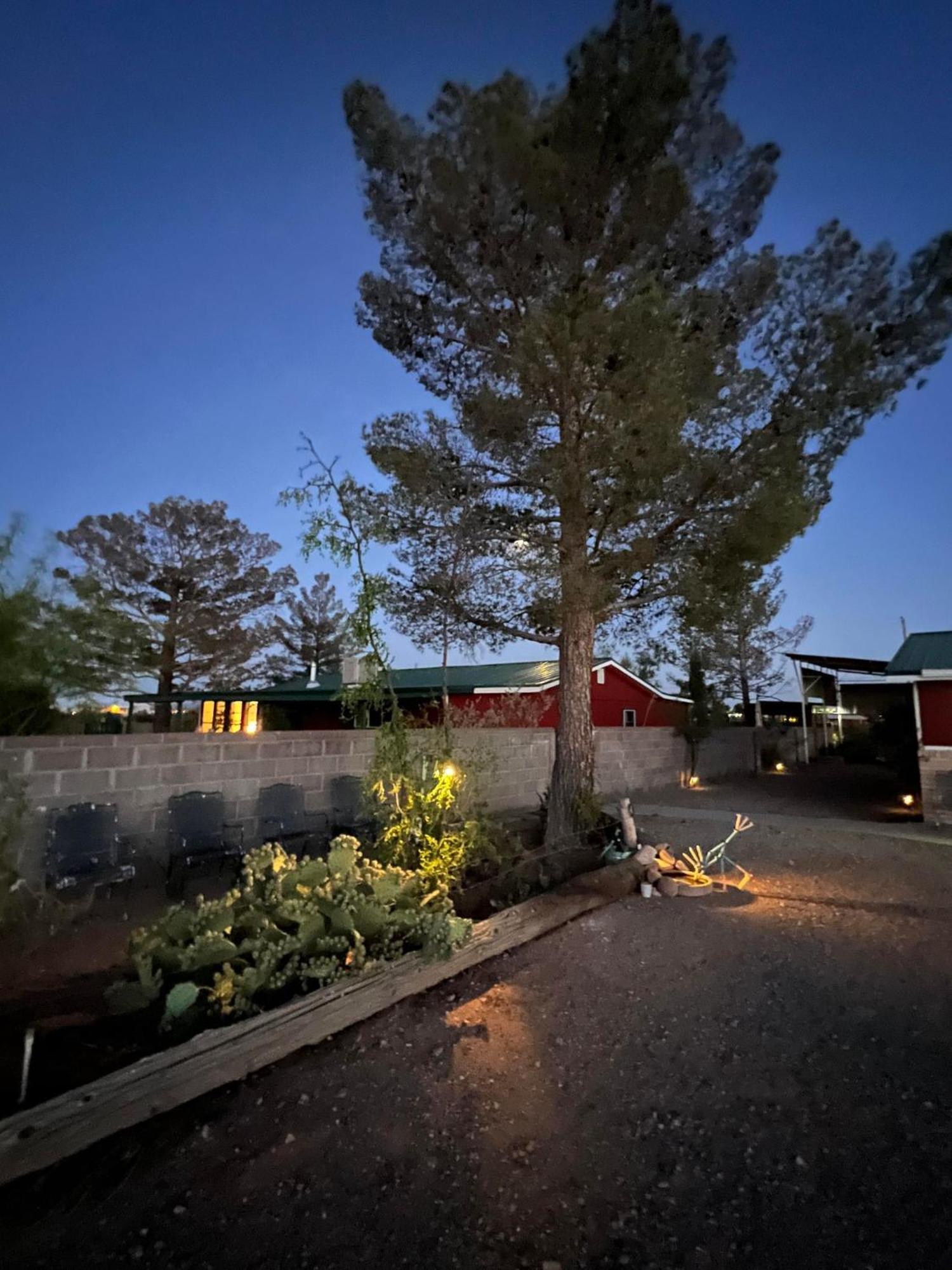 Hole In The Wall Getaway - Usa Mexico Border Bed And Breakfast Columbus Eksteriør billede