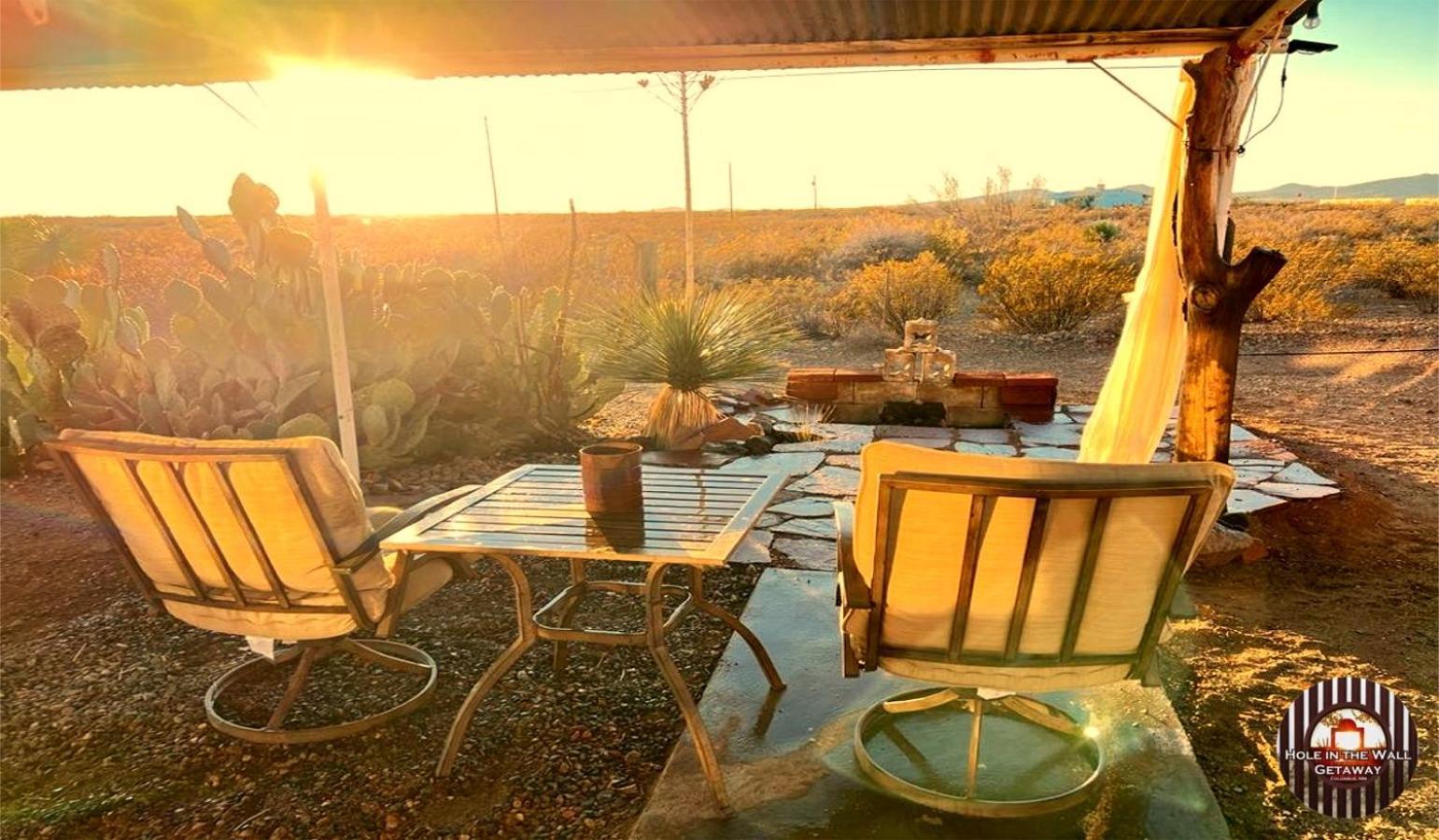 Hole In The Wall Getaway - Usa Mexico Border Bed And Breakfast Columbus Eksteriør billede